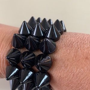 Black pointed stretchy bracelet